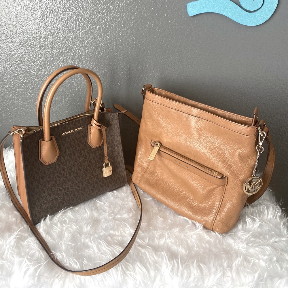 SOLD don’t buy this purses...